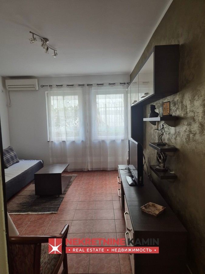 Izdaje se jednosoban stan iza benzinske pumpe, Budva